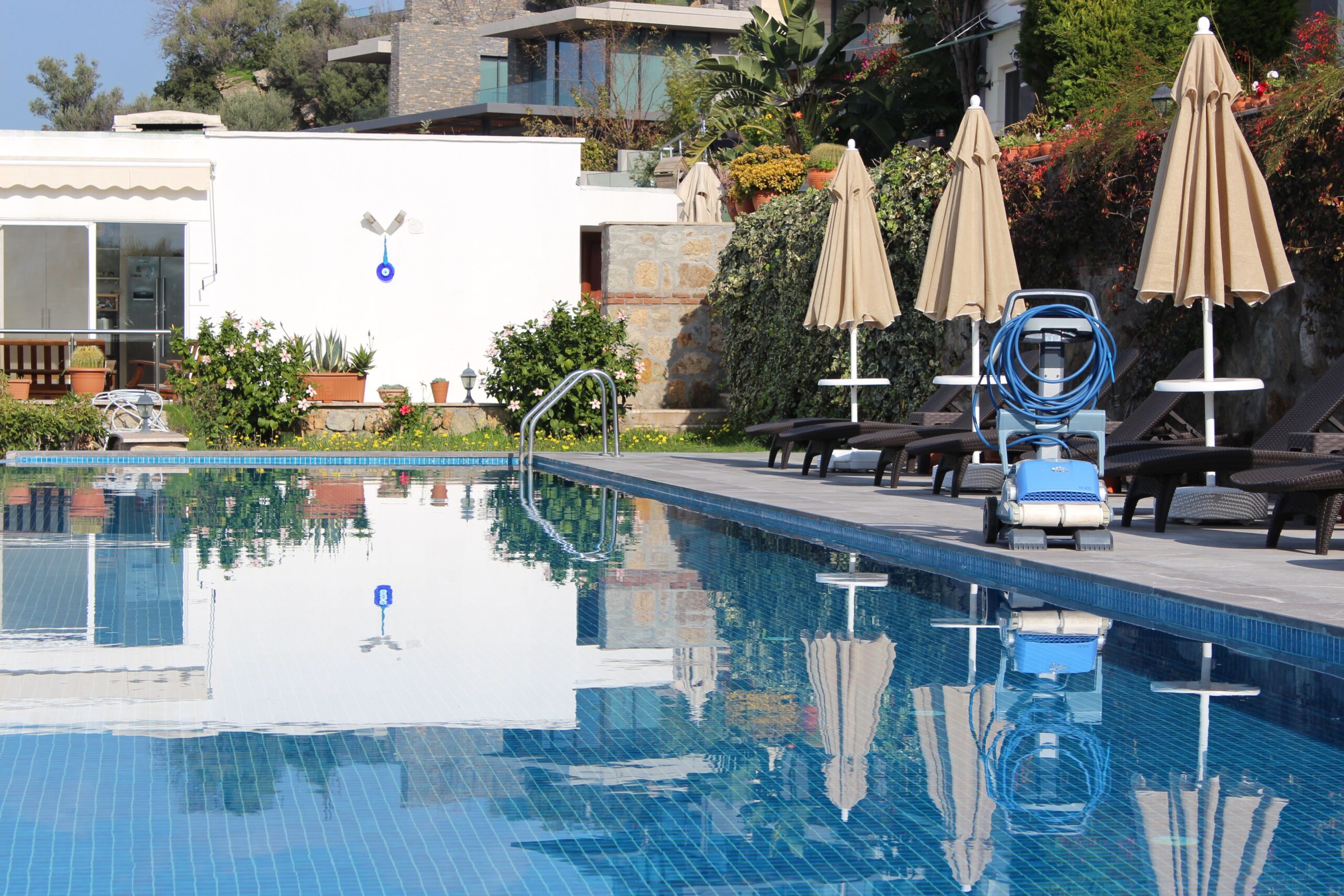 Advantages of Robotic Pool Cleaners